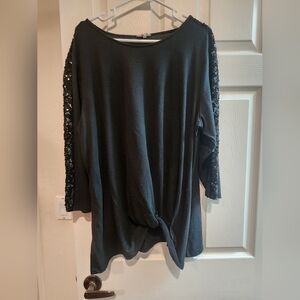 2xl black long sleeve sweater shirt with glitter sleeves